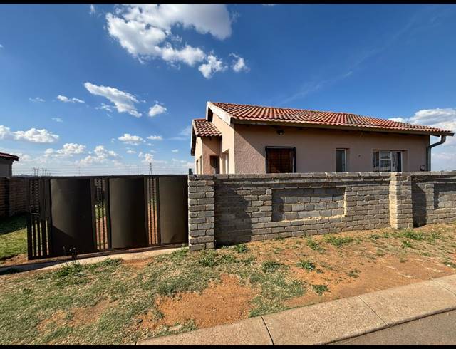 2 BEDROOM HOUSE FOR SALE IN VANDERBIJLPARK CE 4
